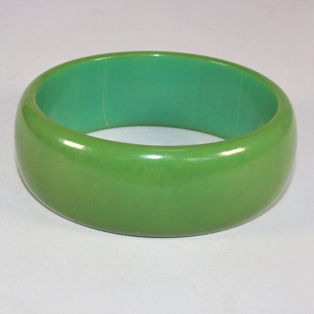 Vintage Apple Green Bakelite Bangle